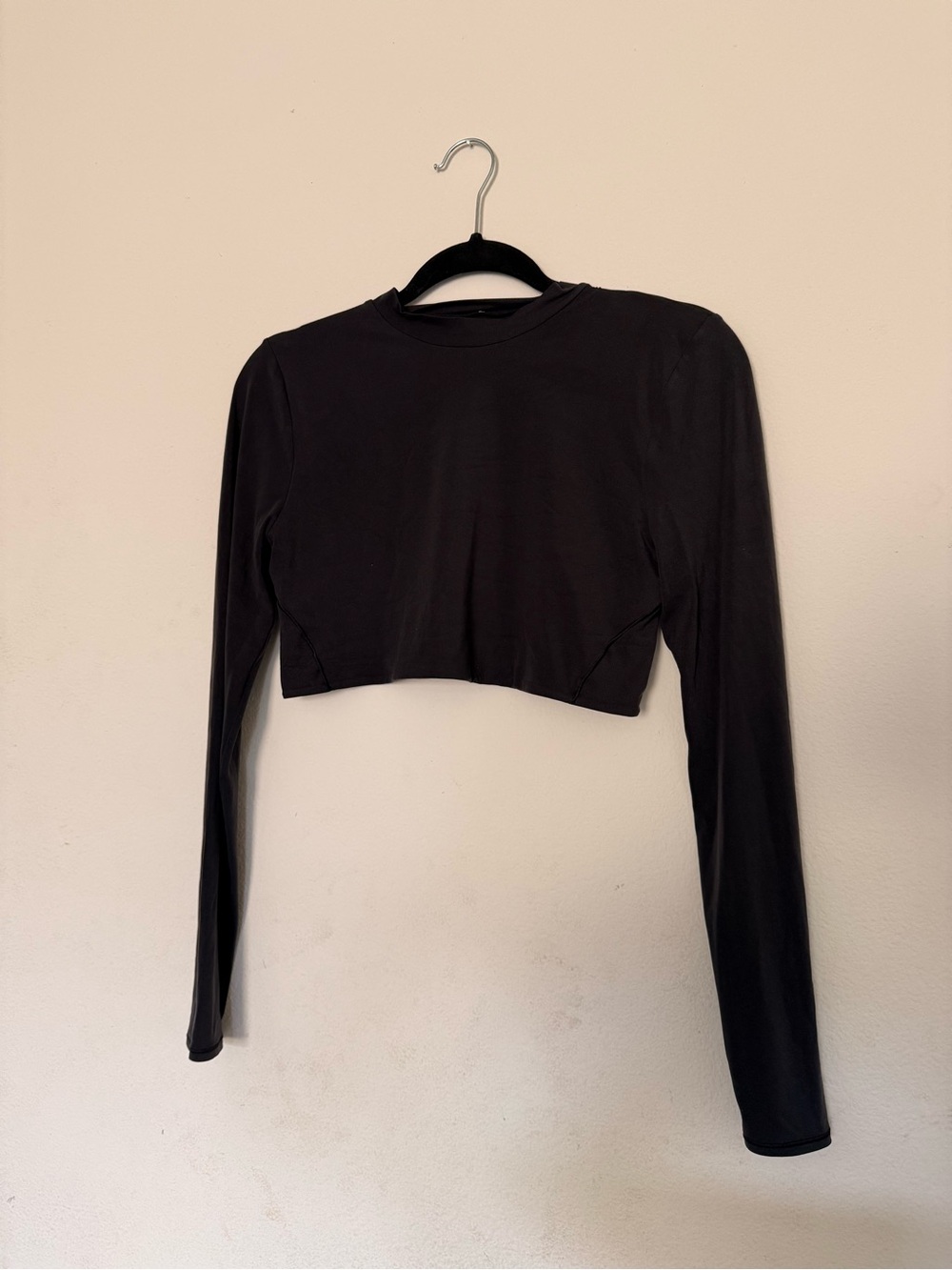 Lululemon Black Long-Sleeve Cropped Top - Women's Tee - Picture 4 of 4